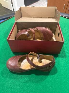 Rogue Women's Brown Leather Mary Jane Flat Clogs